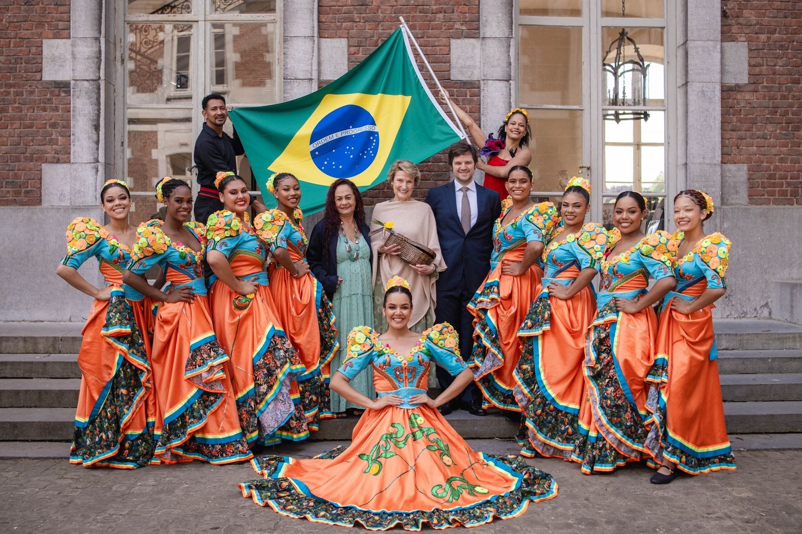 Flor Ribeirinha é recebido no Castelo de Beloeil pela princesa Eleonora de Orleans e Bragança