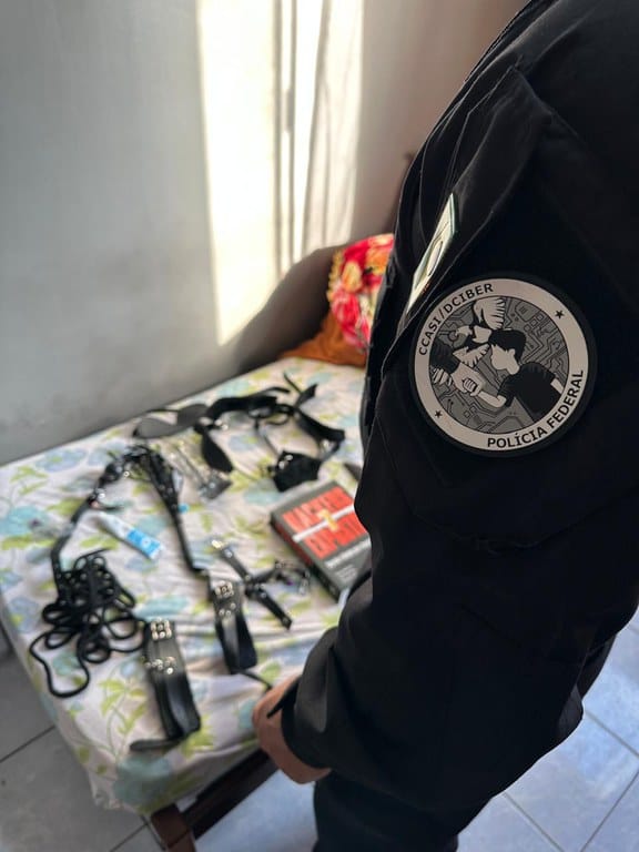 PF confisca celular de maníaco por guardar imagens de abusos contra menores