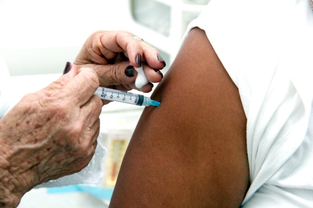 Vacinação contra gripe passa a ser aplicada em todos os públicos a partir desta terça-feira