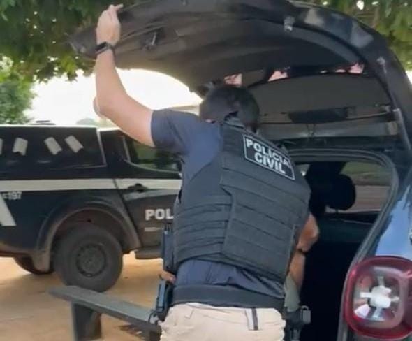 Jovem que matou esposa de 16 anos e amante em cima da cama com golpes de faca é preso