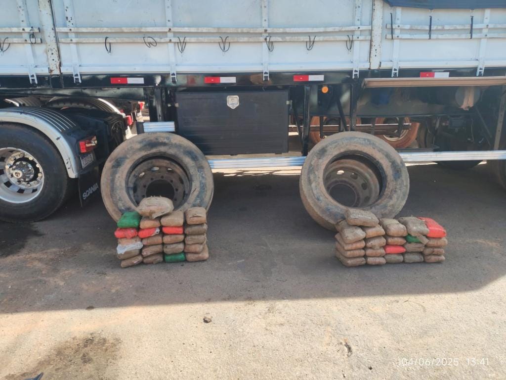 Homem compra caminhão em leilão e encontra 42 tabletes de supermaconha dentro dos pneus