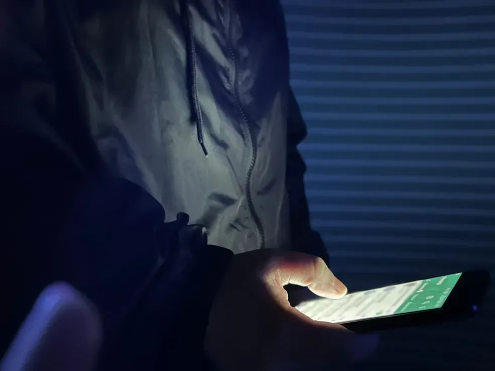 Rapaz é preso após criar perfil fake para publicar fotos íntimas de estudante de 12 anos