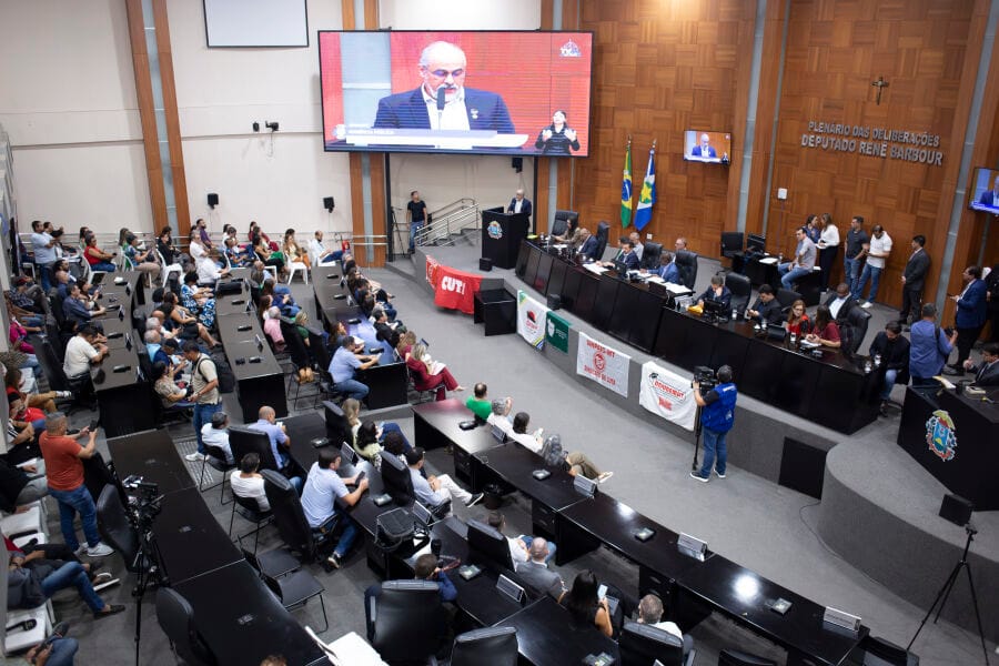 ALMT debate irregularidades nos consignados a servidores do Estado; deputada quer CPI