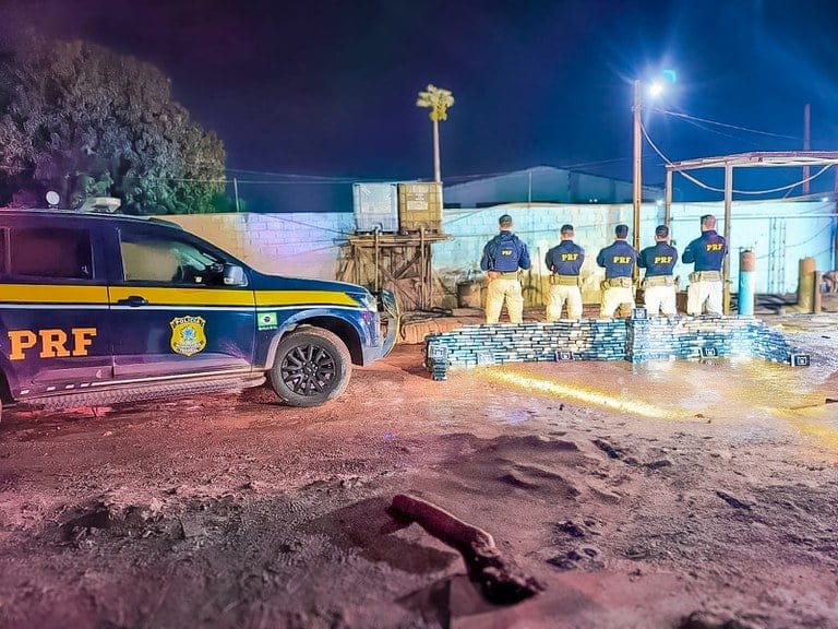 Motorista e passageira são presos com drogas escondidas em tanque de caminhão