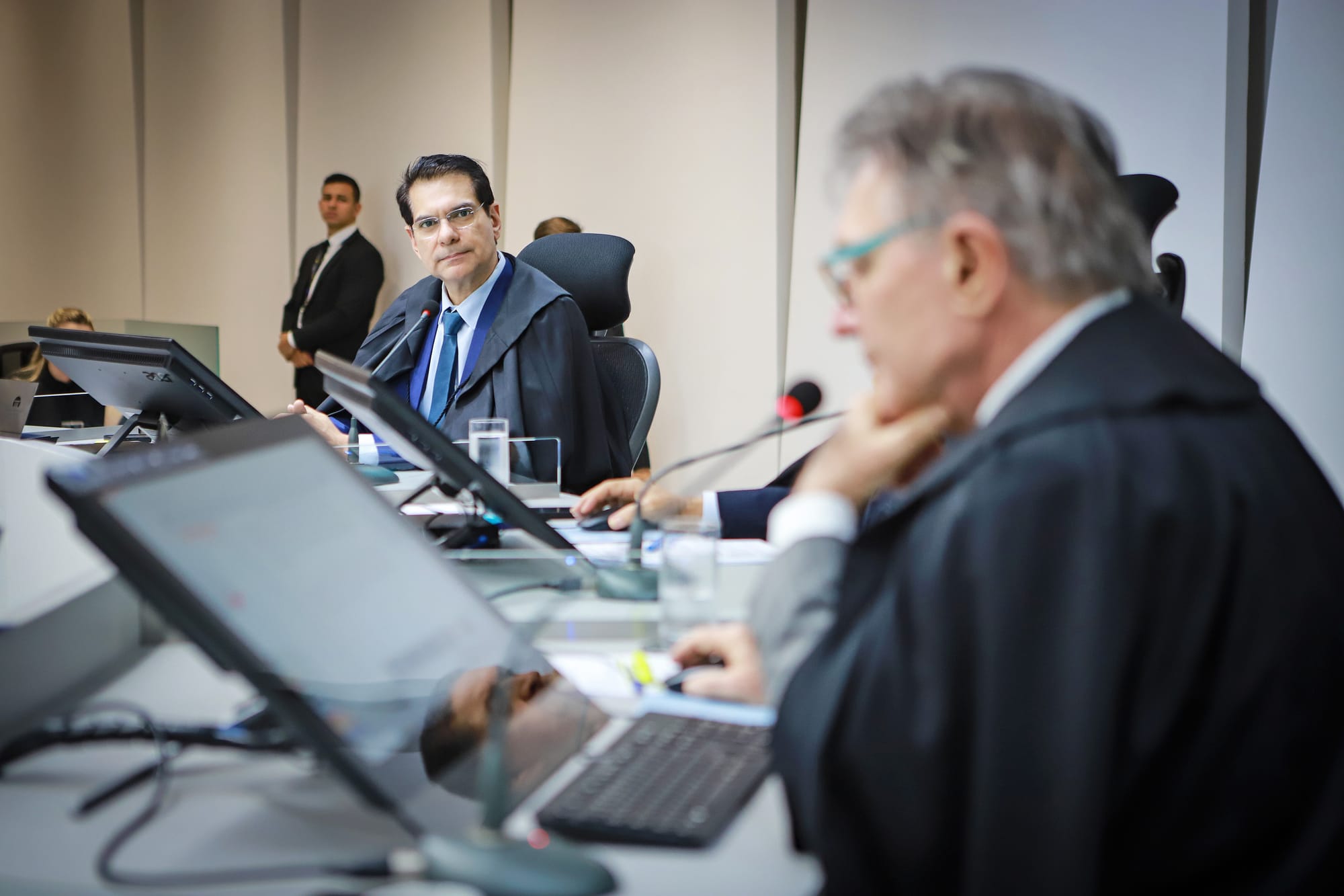 TCE homologa cautelar que autoriza consórcio de saúde a pagar salários a empregados