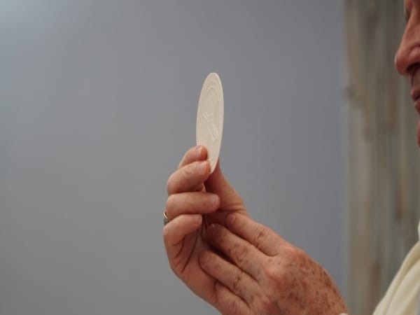 Missa com Arcebispo de Cuiabá marca reabertura da capela da Câmara Municipal