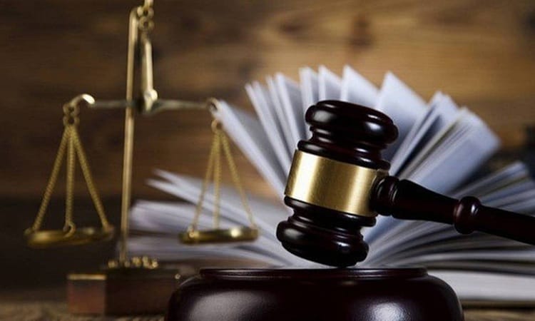 Justiça condena companhia por “trocar avião por ônibus” em viagem de férias com crianças