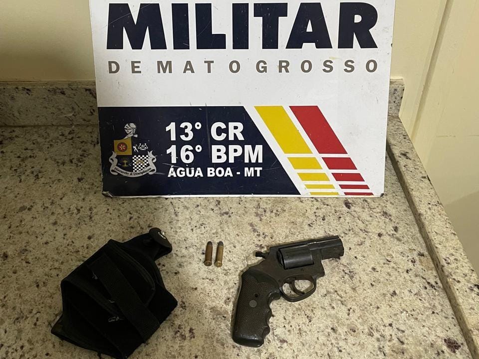 Polícia Militar prende quatro homens e apreende arma e munições durante evento