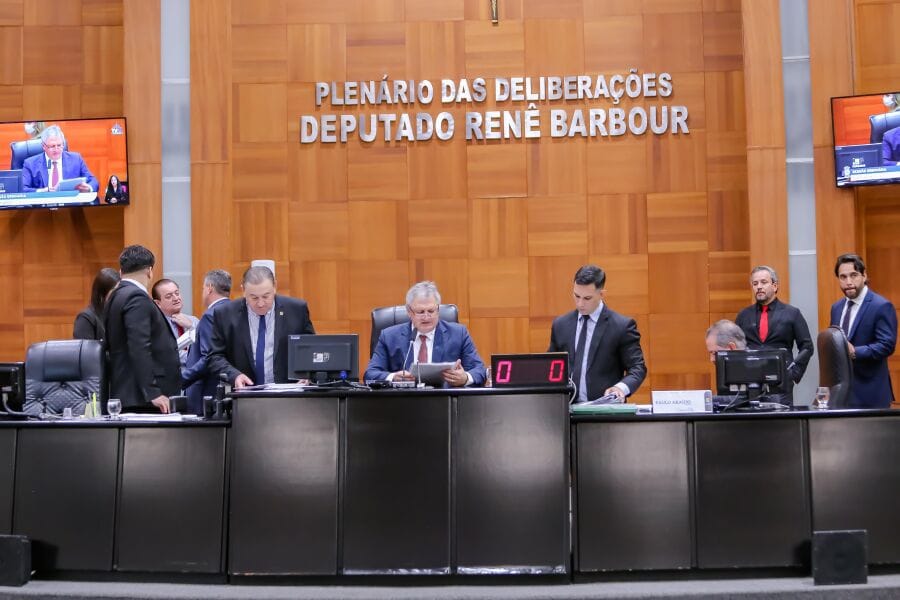 Assembleia aprova projeto que flexibiliza uso da hora-atividade de professores estaduais