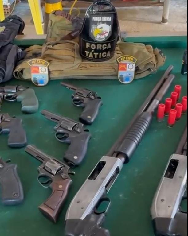 Funcionários de empresa de segurança são presos com arsenal por roubo e invasão à propriedade rural