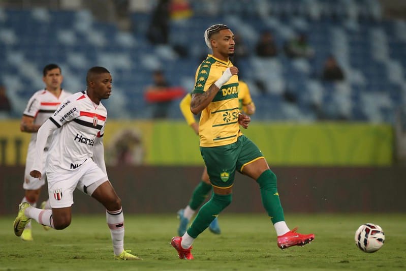 Derrota do Cuiabá tem pênalti perdido e denúncia de racismo na Arena Pantanal