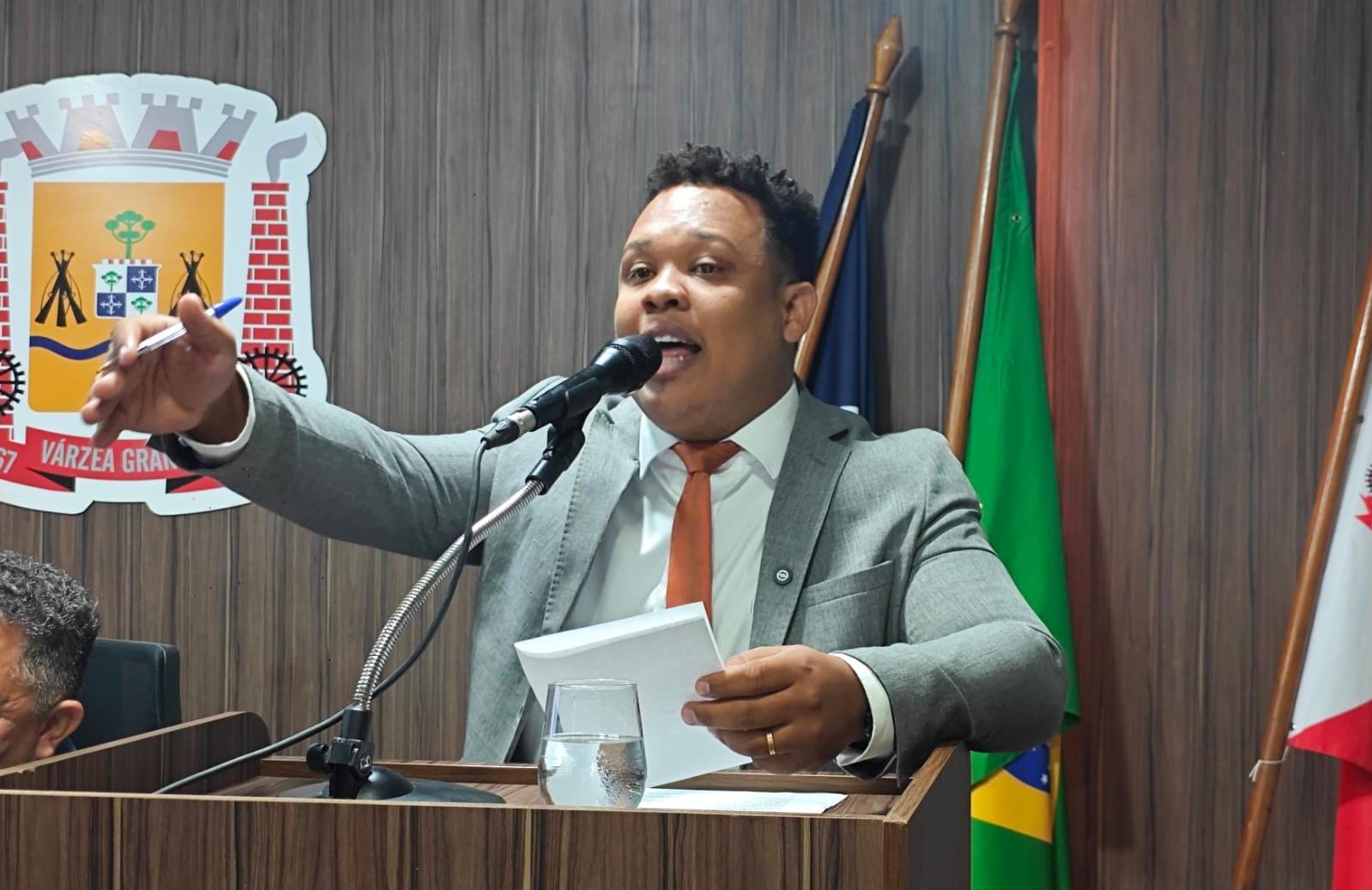 Desafeto de Flávia, vereador novato pode explodir nas urnas, em 2026