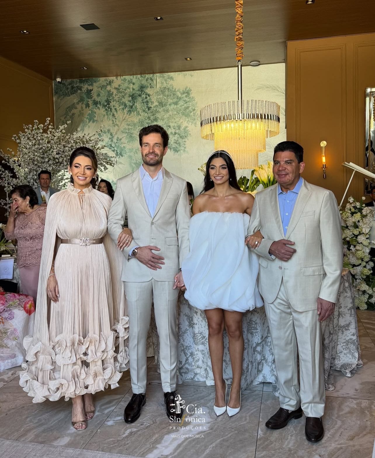 Elegância e amor marcam o casamento civil de Ana Gabriele e Filipe Pitz
