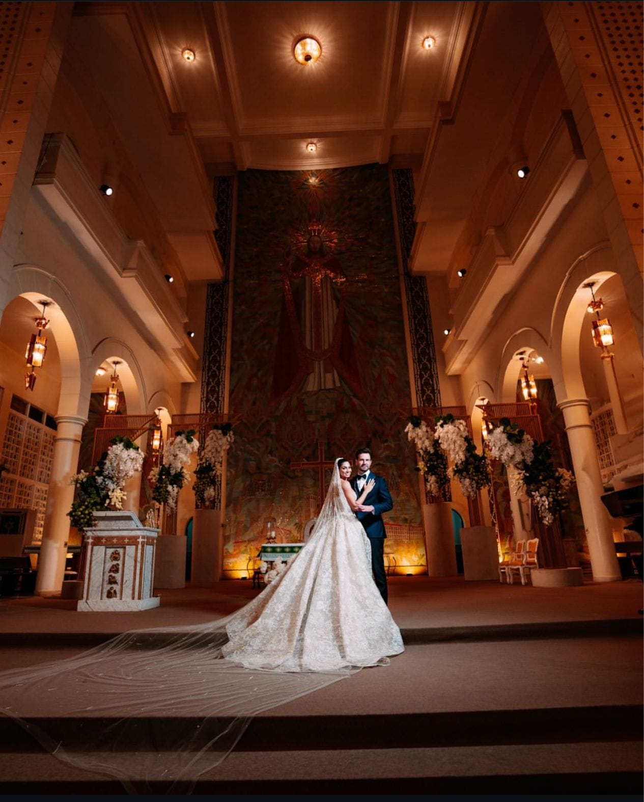 Ana Gabriele e Filipe Pitz celebram o amor na majestosa Catedral de Cu    iabá