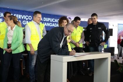 ALMT participa de assinatura de ordem de serviço para duplicação da BR-163