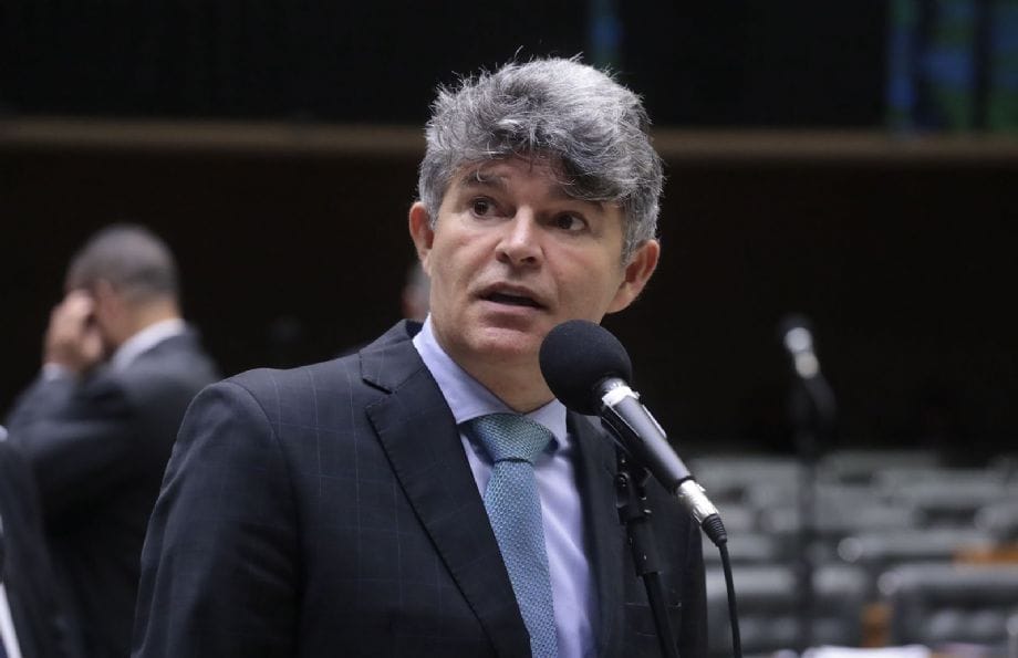 Deputado de MT protocola pedido de impeachment contra ministro do STF Flávio Dino