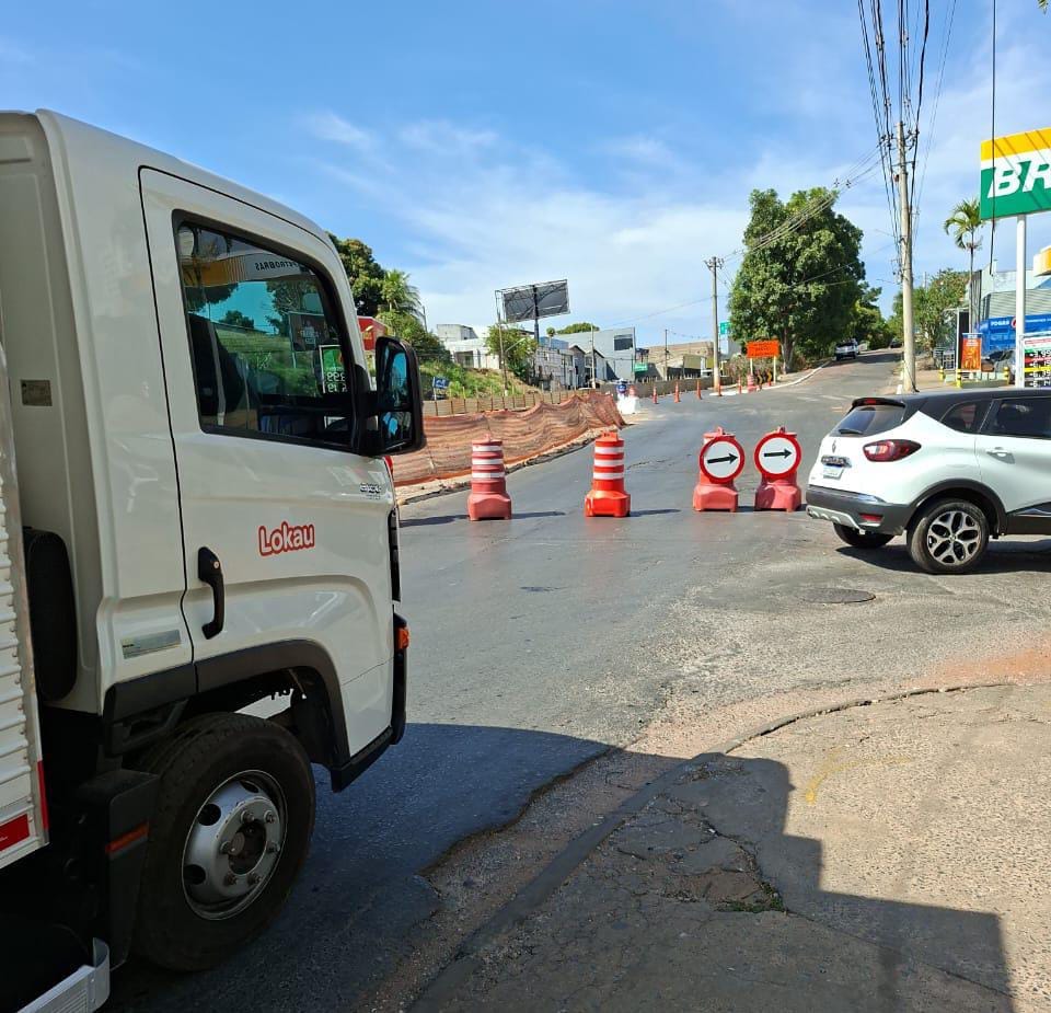 Semob interdita tráfego de veículos pesados em trecho da avenida Miguel Sutil