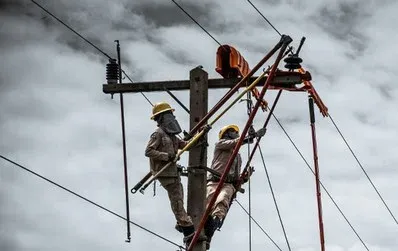 Consumidora será indenizada  por queima de geladeira após oscilação de energia na capital