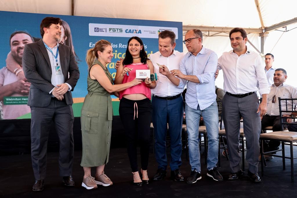 Governador entrega mais 125 casas populares em três residenciais em Várzea Grande
