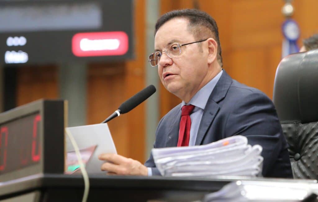 Quem precisa não pede, grita por socorro!