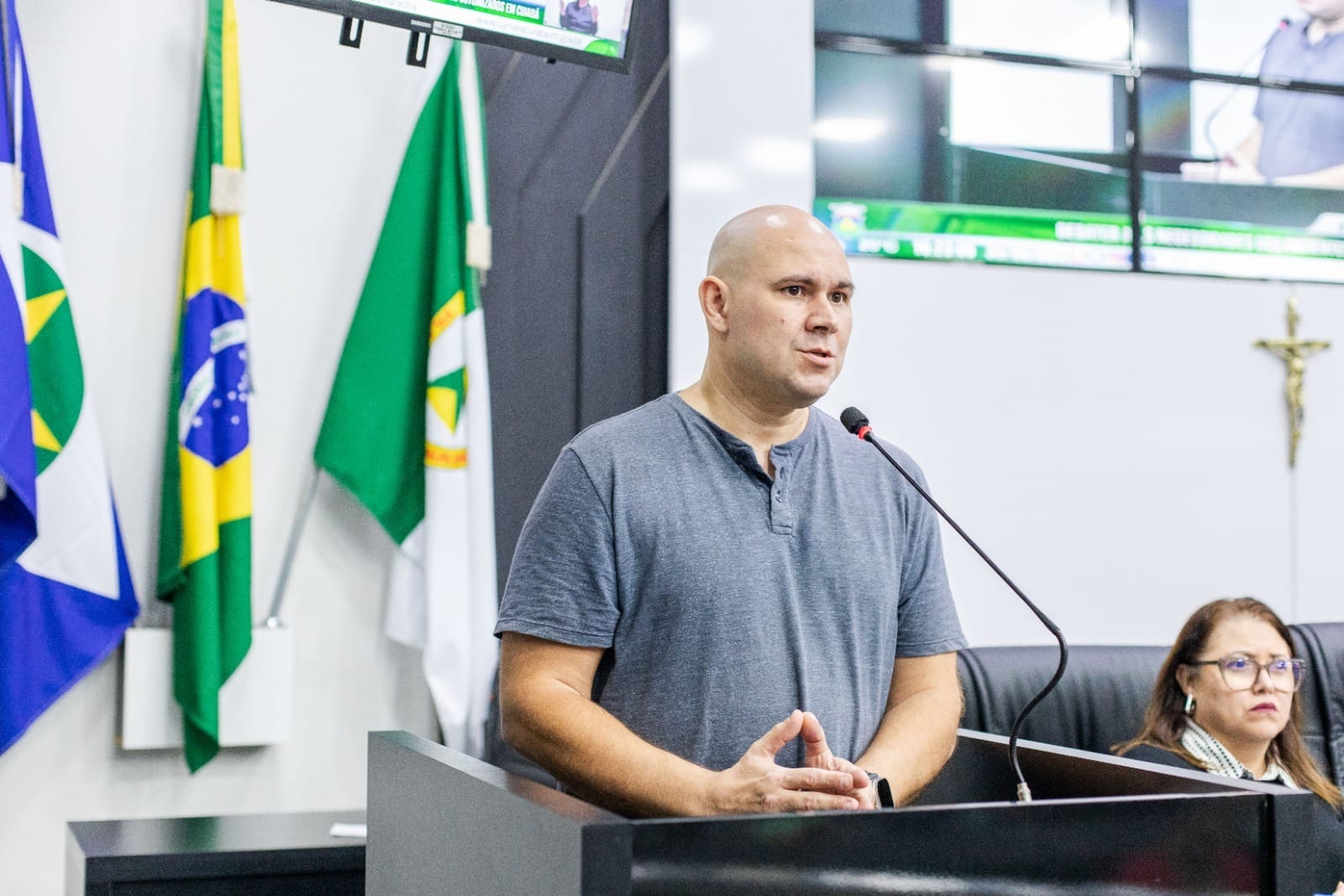 Prefeito se reúne com vereadores para discutir como quitar passivo de R$ 30 milhões com professores