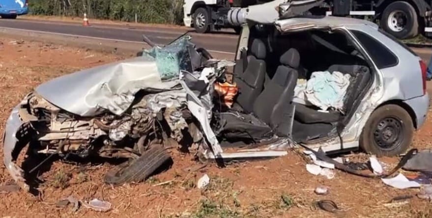 Grave acidente entre Gol e Creta mata um e deixa dois feridos na rodovia BR-163