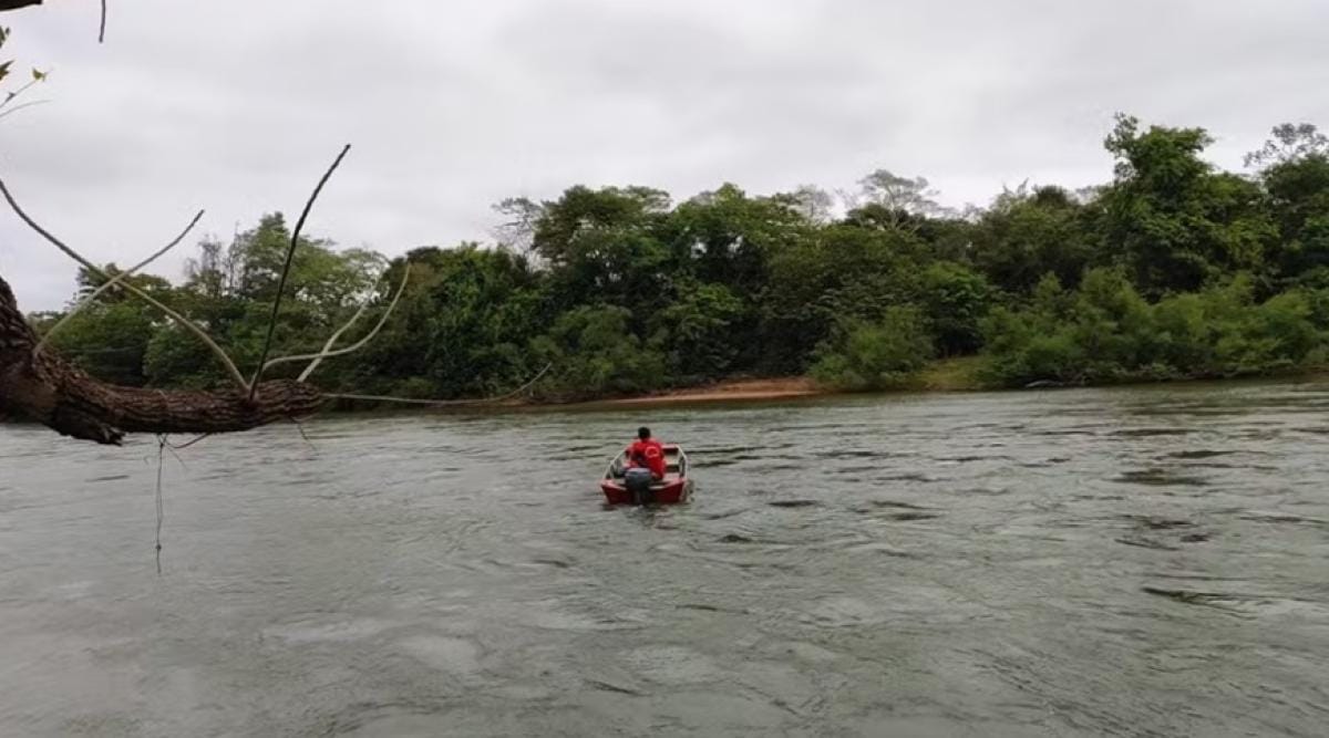 Rapaz morre após pular de passarela em rio e corpo é encontrado após 3 dias