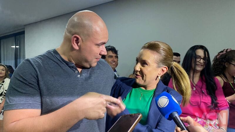 “Sou contra, mas respeito”, diz Flávia Moretti sobre uso de pronome neutro