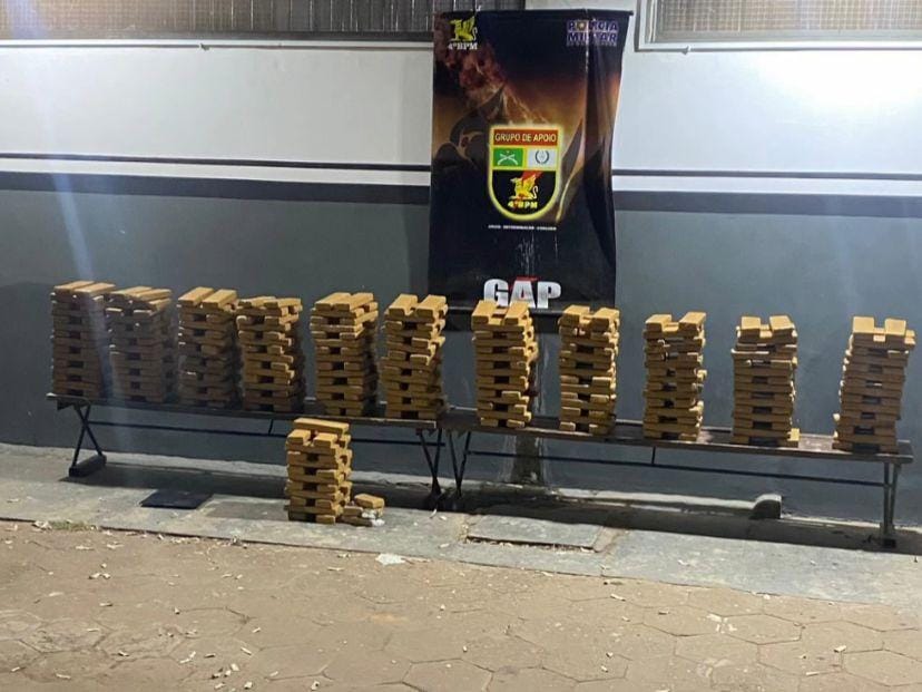 Polícia Militar prende mulher com 353 tabletes de maconha em Várzea Grande