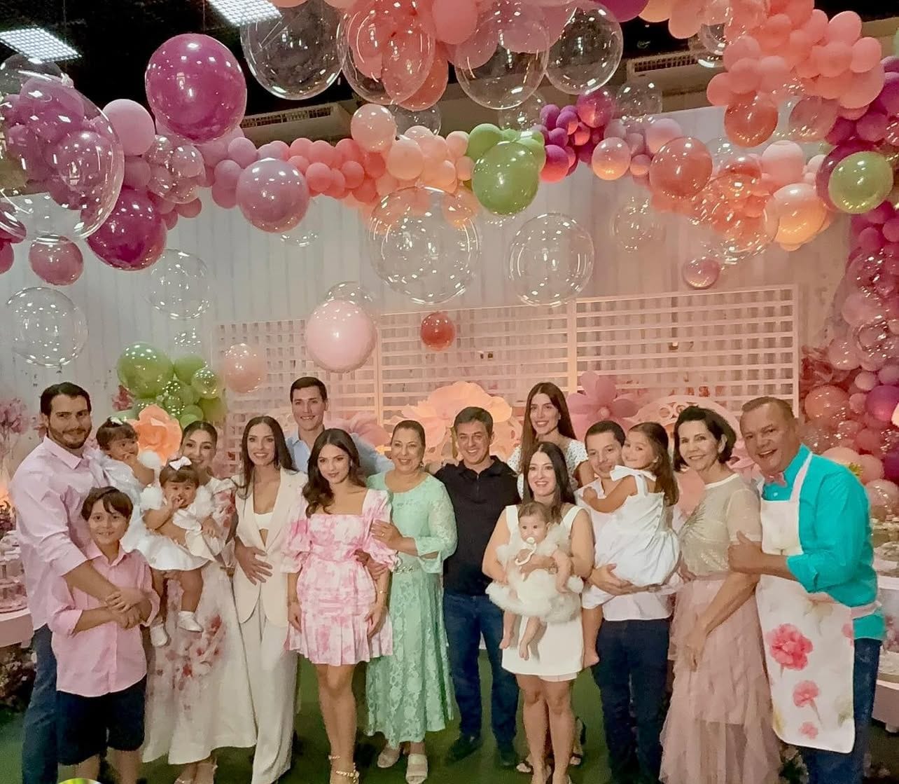 Aniversário das gêmeas Laura e Cecília encanta família Fagundes
