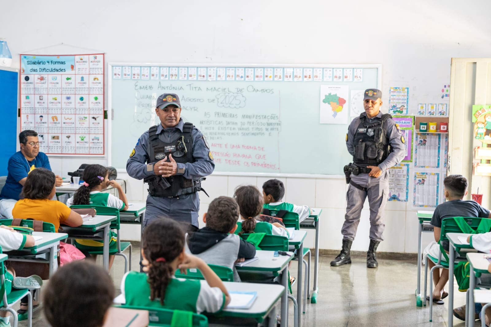 Parceria da Prefeitura de Cuiabá com a PM reforça segurança nas escolas