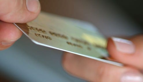 Justiça determina que banco indenize idosa por cobrança indevida em Mato Grosso