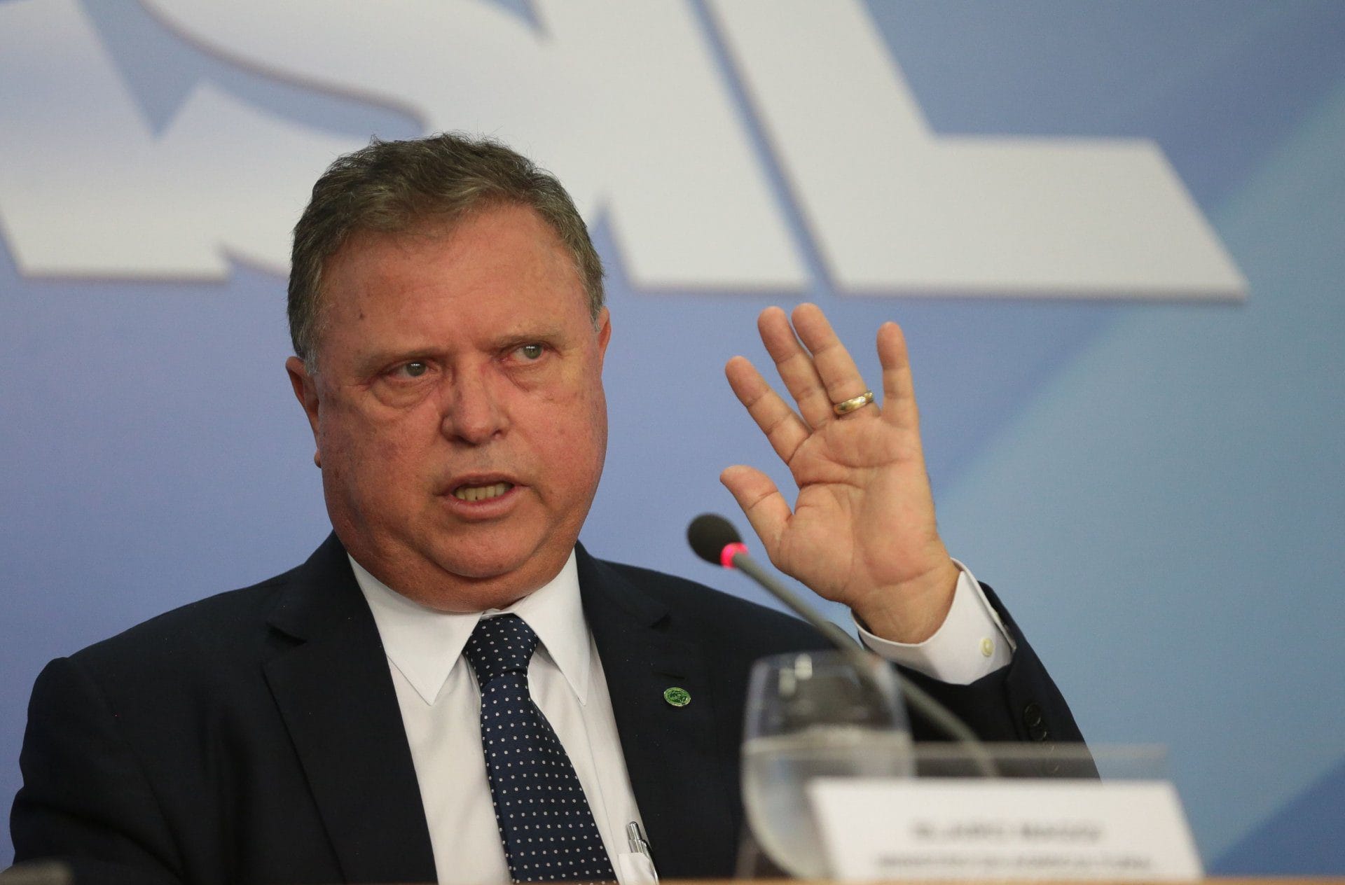 Justiça mantém investigação contra ex-governador em ação que cobra R$ 182 milhões