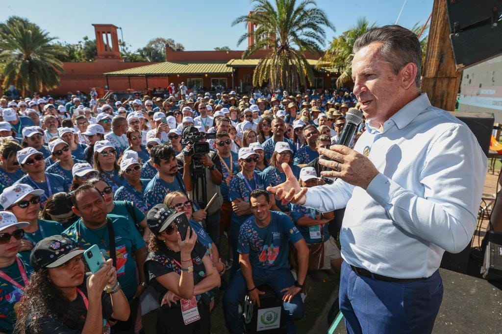 Governador anuncia que professores e coordenadores poderão receber até 17° salário