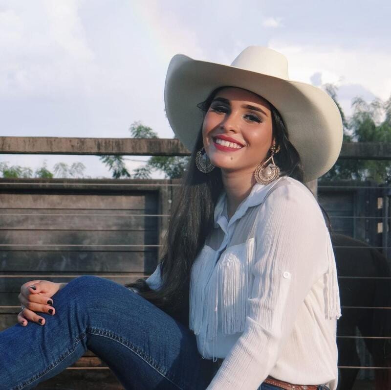 Grávida da 2ª filha, estudante de medicina veterinária morre após capotar carro na rodovia MT-100