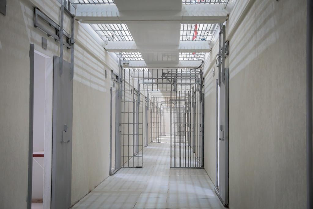 Estado proíbe venda de bebidas alcoólicas e energéticos em "mercadinhos" dos presídios