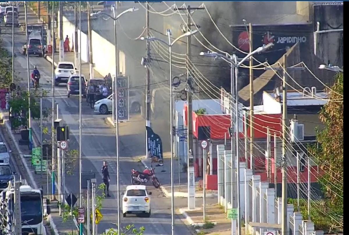 Incêndio em restaurante japonês mobiliza Corpo de Bombeiros e interdita avenida em VG