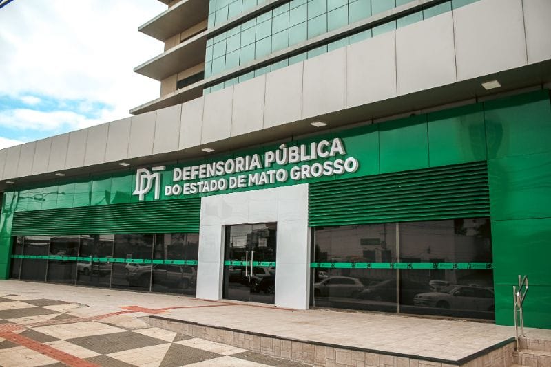 Justiça condena ex-defensor público-geral e empresário a 17 anos por voos superfaturados
