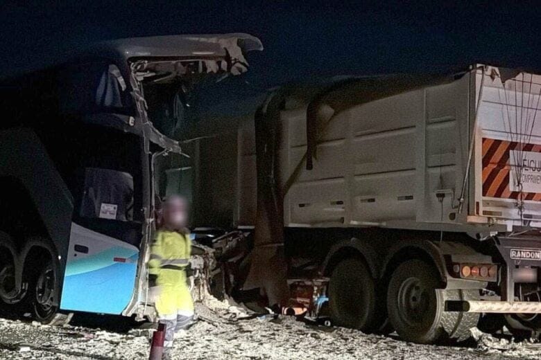 Carreta envolvida em acidente com 11 mortos e 46 feridos trafegava fora do horário, diz PRF