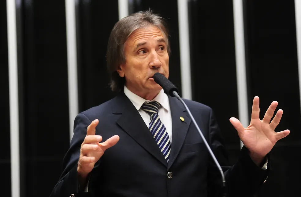 Ex-deputado terá que pagar R$ 428 mil por empregar doméstica como servidora fantasma na AL