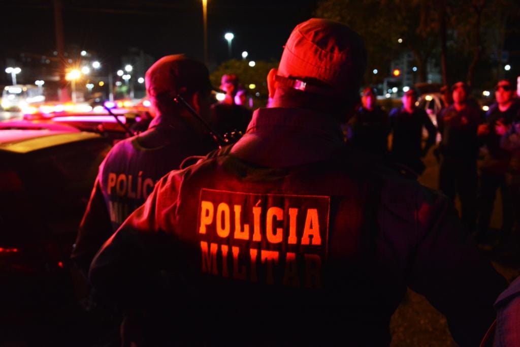 Homem é preso em flagrante após tentar matar colega com facadas em alojamento