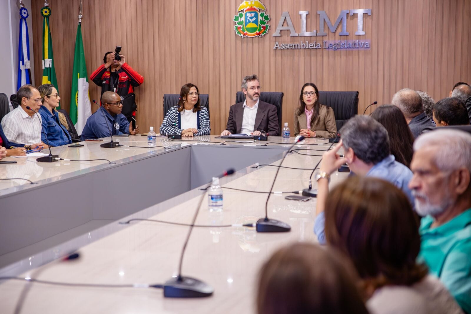 Assembleia e sindicatos querem   recomposição de 20% após perda aos servidores do Estado