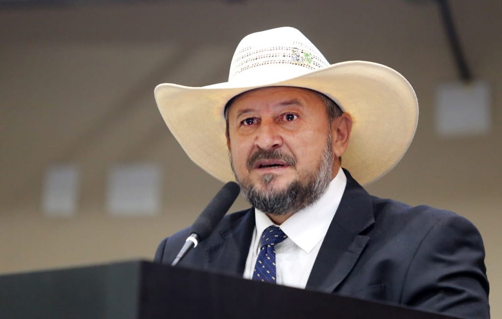 Cattani sai em defesa de Abilio e rebate críticas de secretário