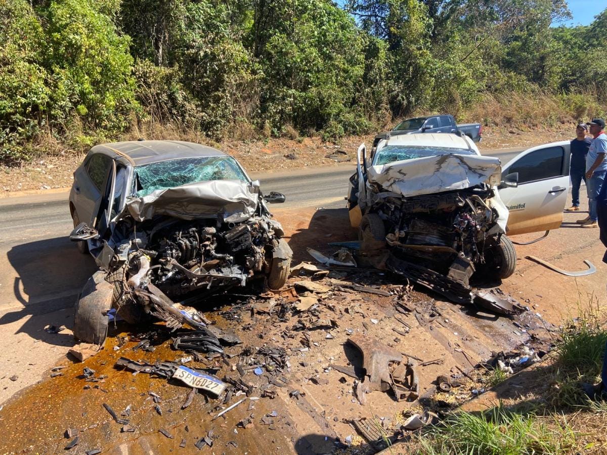 Motoristas morrem em grave colisão entre dois carros na rodovia BR-163 nesta sexta-feira