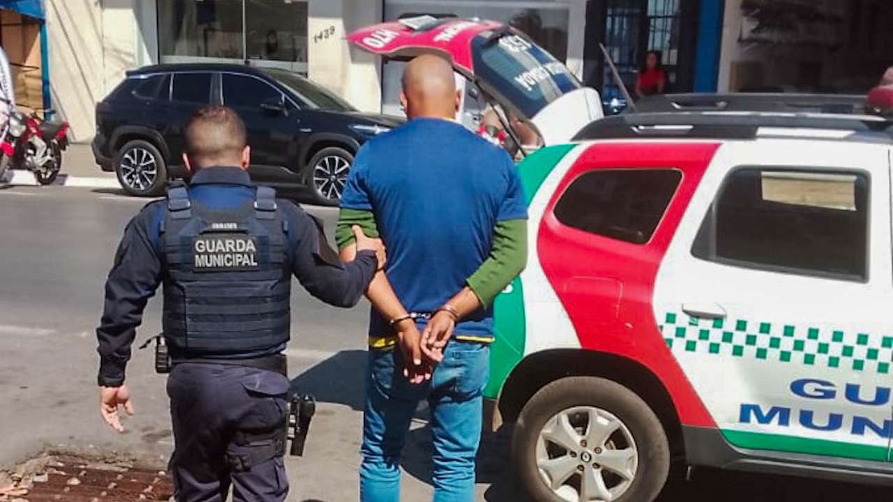 Maníaco assedia funcionária e se masturba em sorveteria no Centro de Várzea Grande