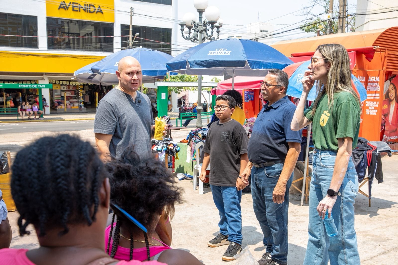 Prefeito e secretária de Ordem Pública fiscalizam desocupação de calçadas no centro de Cuiabá