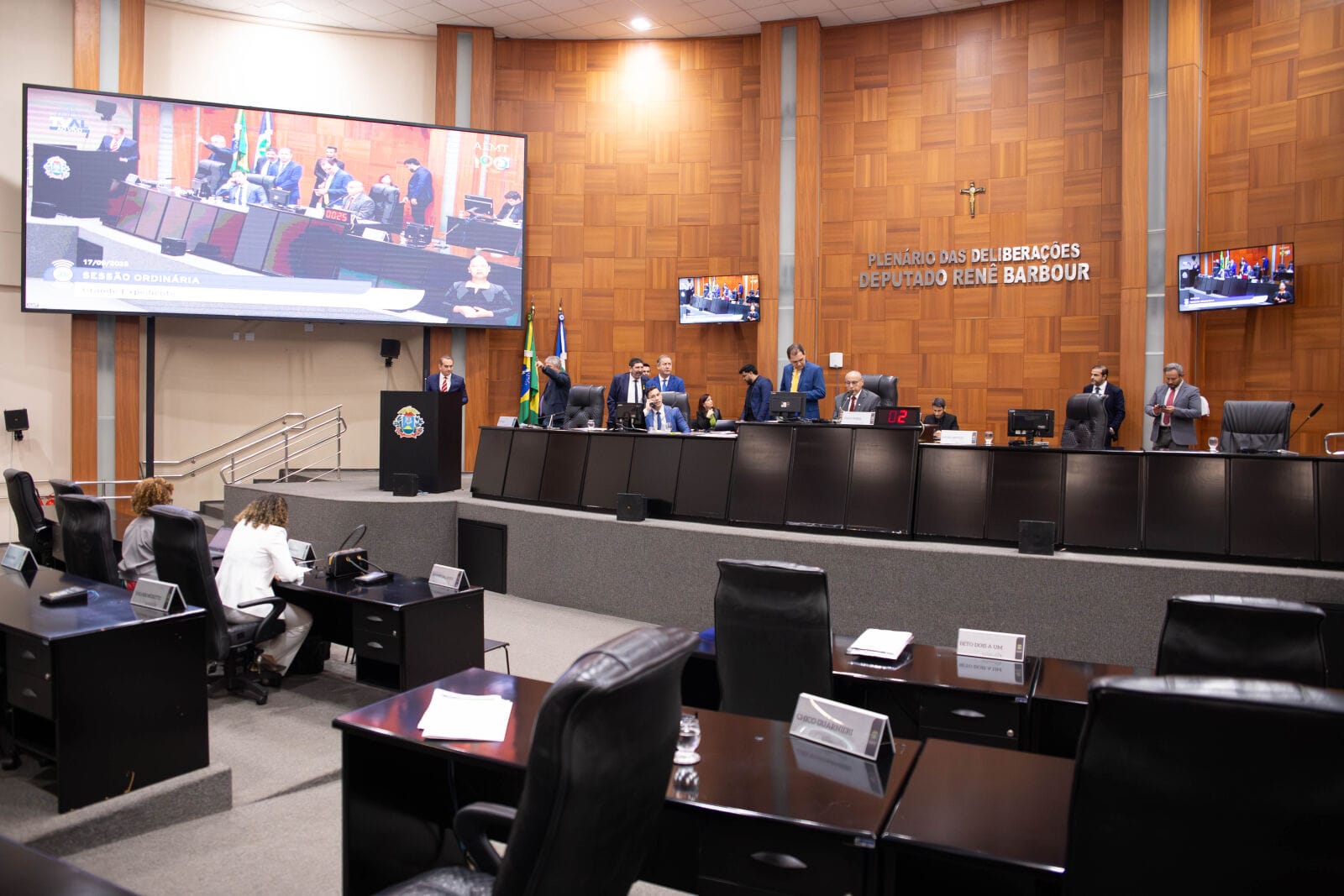 LDO que prevê receita de quase R$ 40 bilhões e RGA de 4,56% em 2026 é aprovada pela AL