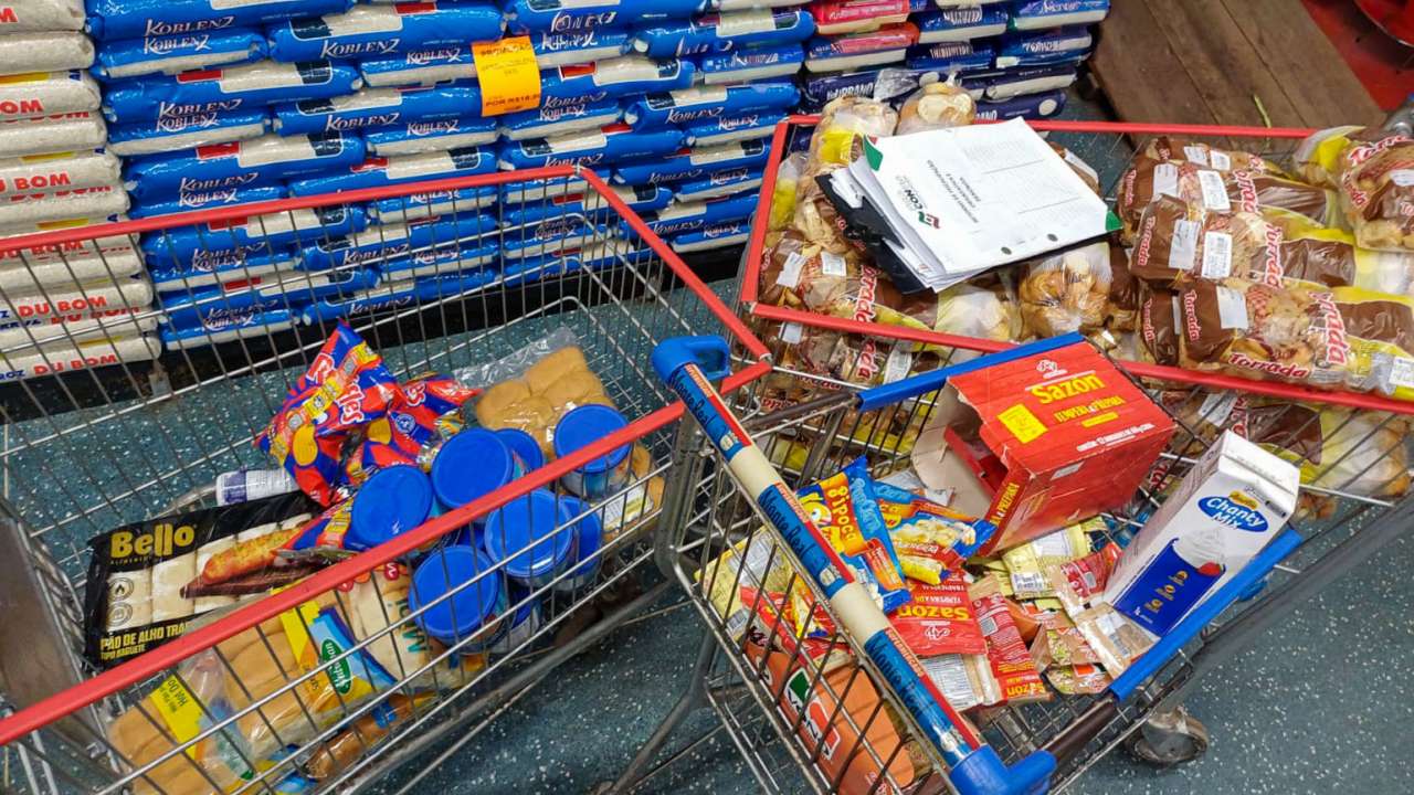 Procon fiscaliza supermercado após denúncias recebidas pelo sistema online em Várzea Grande