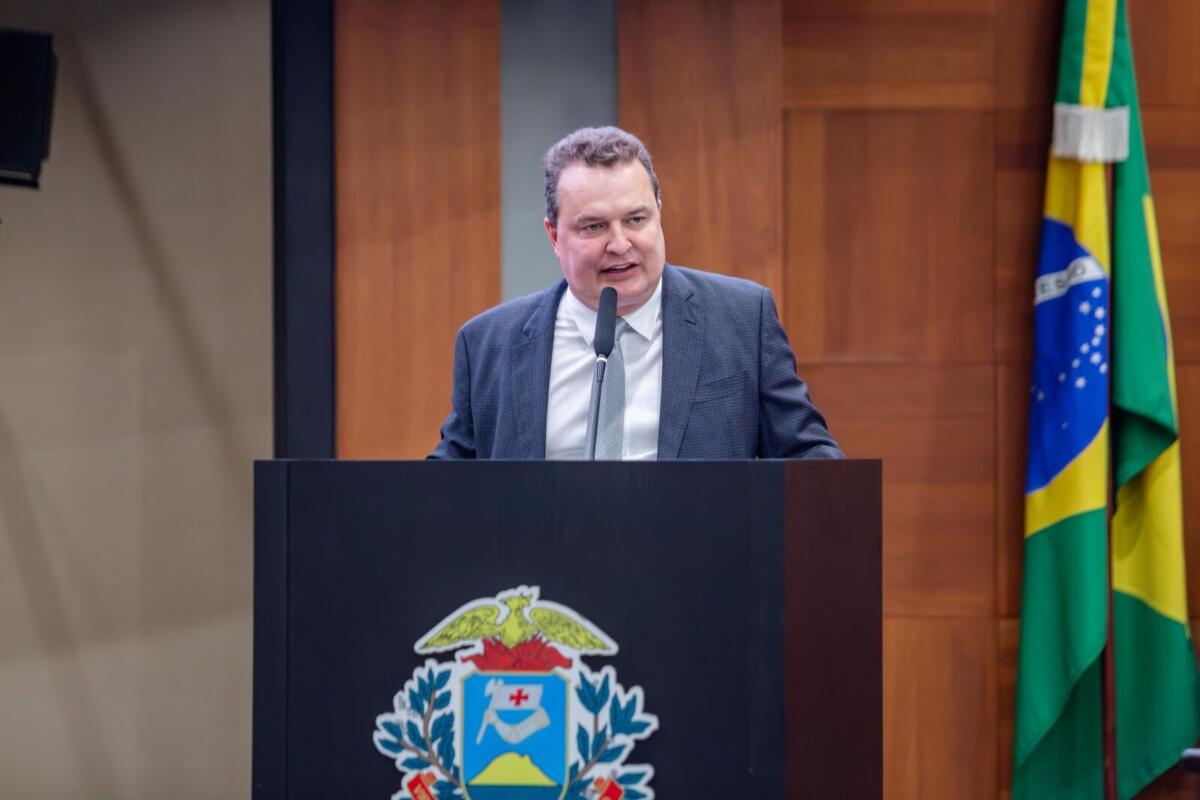 Max Russi derruba veto que garante programa de prevenção à Endometriose