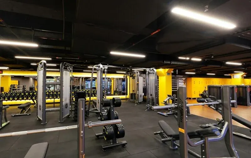 Academia Smart Fit terá que pagar R$ 100 mil por cobranças indevidas a clientes em Cuiabá